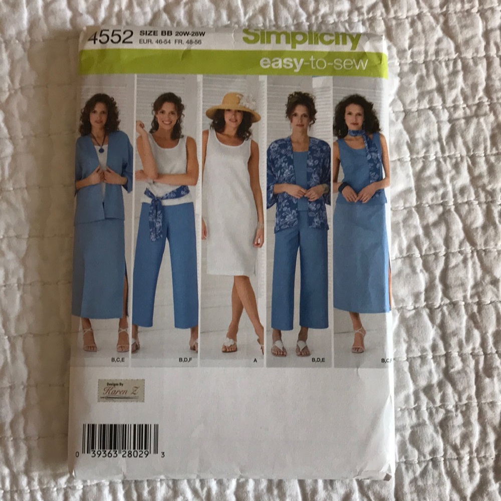 Simplicity pattern for women Size 20W - 28W. Never opened.